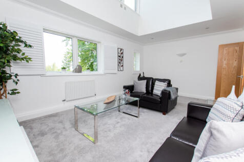 DUPLEX PENTHOUSE - ROOF TERRACE - FULLY FURNISHED