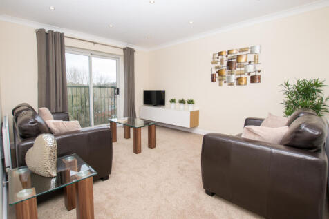 Modern and spacious top floor apartment - Two dou