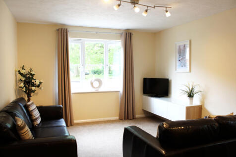 Ground floor, one bedroom apartment town centre