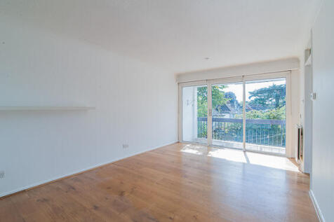 Large living room with balcony