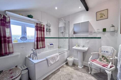 Family Bathroom 2
