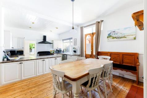 Kitchen/Dining