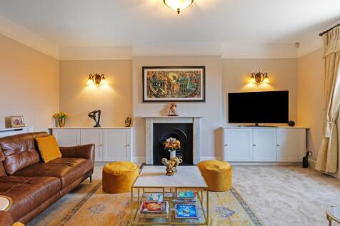 Sitting/Dining Room