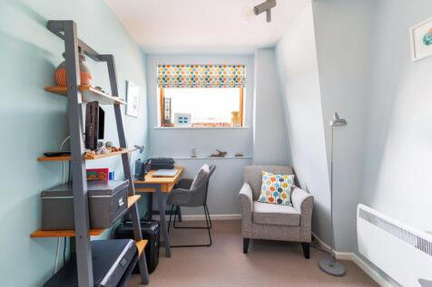 Bedroom 5/Office