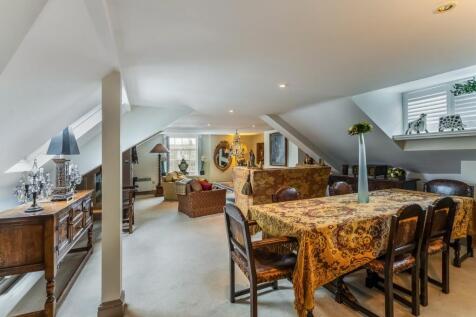 Sitting/Dining Room