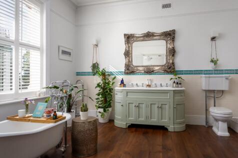 Main En Suite