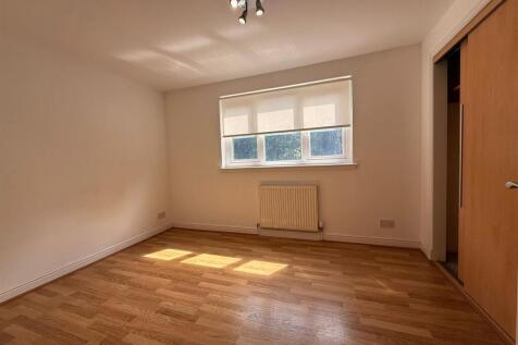 bedroom2.jpg