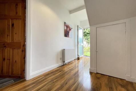 Hallway.JPEG