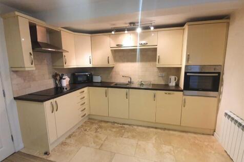 OPEN PLAN LOUNGE/ KITCHEN