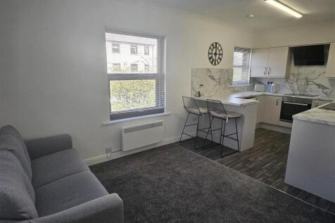OPEN PLAN LOUNGE/ KITCHEN