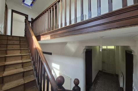FIRST FLOOR LANDING