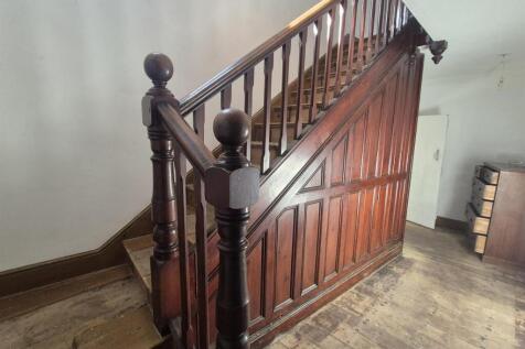 ENTRANCE / HALLWAY