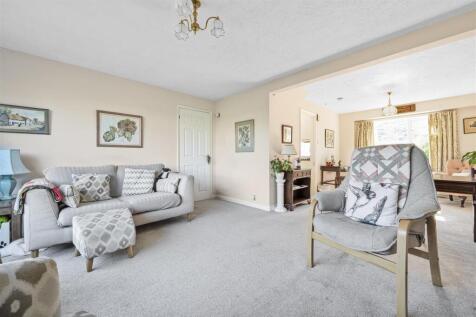 LIVING / DINING ROOM