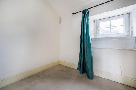 STORE / DRESSING ROOM