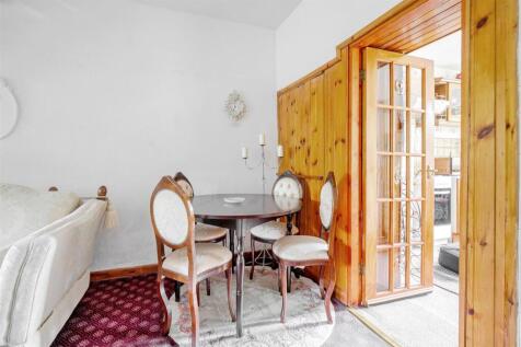 SITTING/ DINING ROOM