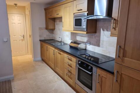 OPEN PLAN LOUNGE/KITCHEN