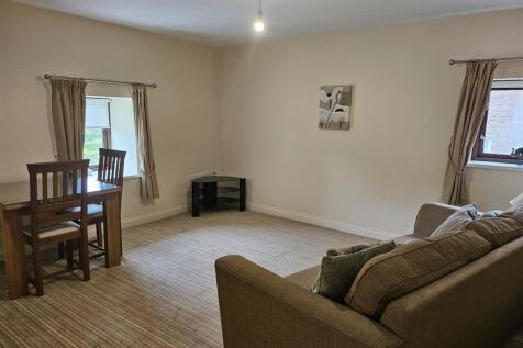 OPEN PLAN LOUNGE/KITCHEN