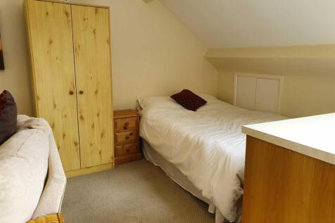 OPEN PLAN - LOUNGE - BEDROOM - KITCHEN