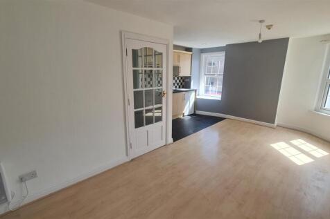 OPEN PLAN KITCHEN/LOUNGE