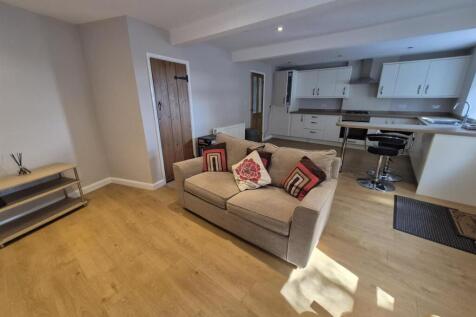 LOUNGE/KITCHEN
