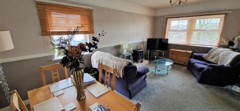 LIVING ROOM/DINING ROOM