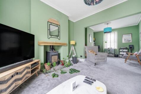 LOUNGE / DINING ROOM