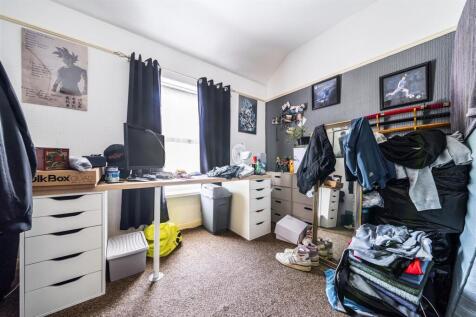 BEDROOM 2