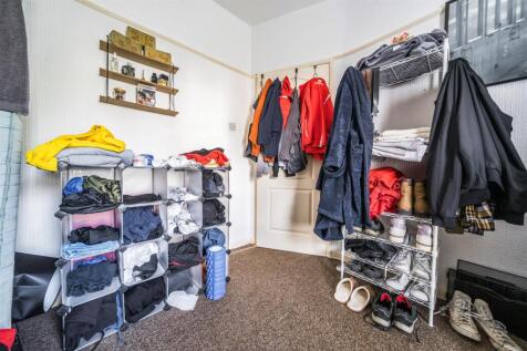 BEDROOM 2