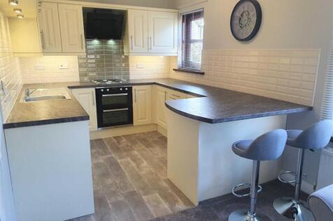 OPEN PLAN LOUNGE/ KITCHEN