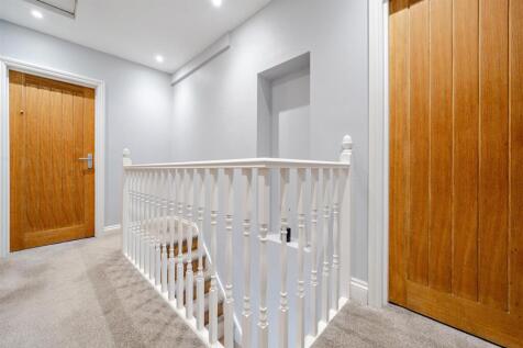 FIRST FLOOR LANDING