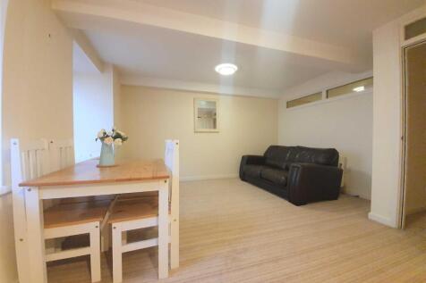 OPEN PLAN LOUNGE/ KITCHEN