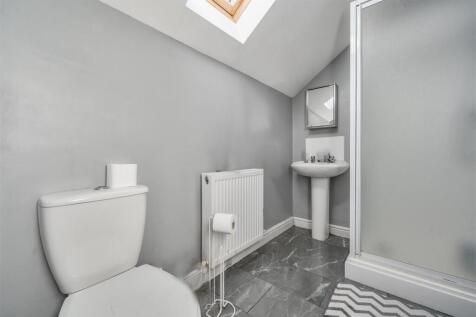 EN SUITE SHOWER ROOM