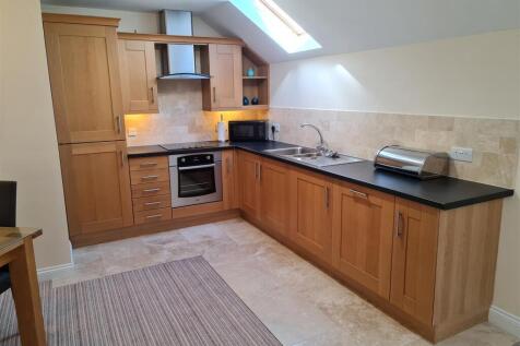 OPEN PLAN LOUNGE/ KITCHEN