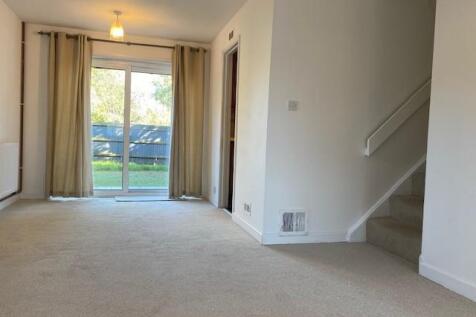 8 Crofters Close Lounge 2 New.jpg