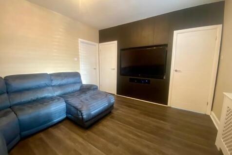 6 Faggs Road New Lounge Photo.jpg