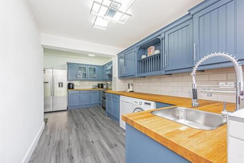 6 Faggs Road Feltham TW14 LOW RES-16.jpg