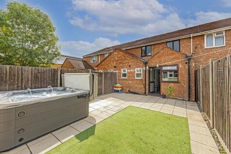 6 Faggs Road Feltham TW14 LOW RES-7.jpg