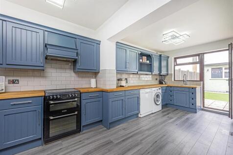 6 Faggs Road Feltham TW14 LOW RES-17.jpg