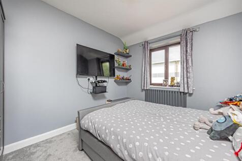 6 Faggs Road Feltham TW14 LOW RES-14.jpg