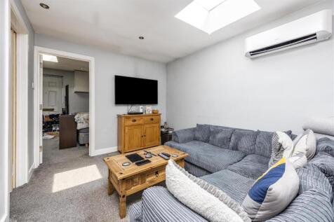 6 Faggs Road Feltham TW14 LOW RES-3.jpg