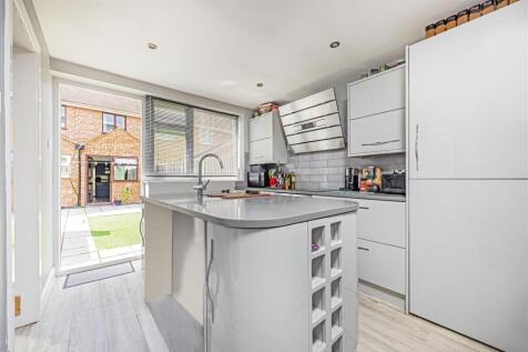 6 Faggs Road Feltham TW14 LOW RES-4.jpg