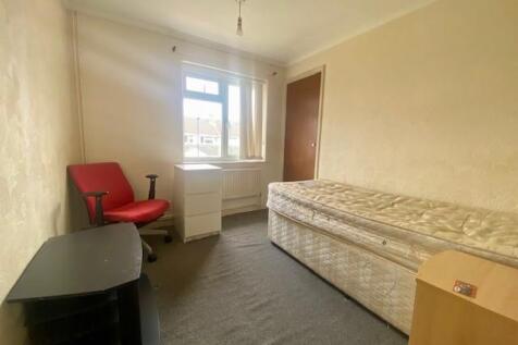 59 Sutton Hall Road Bedroom.jpg