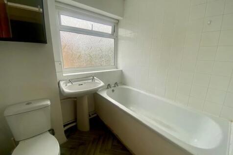 59 Sutton Hall Road Bathroom.jpg