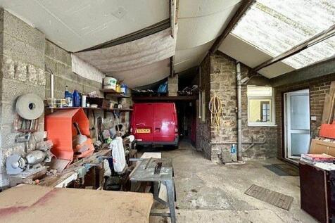 Garage/Workshop