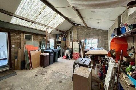 Garage/Workshop