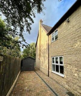 Courtyard to Side