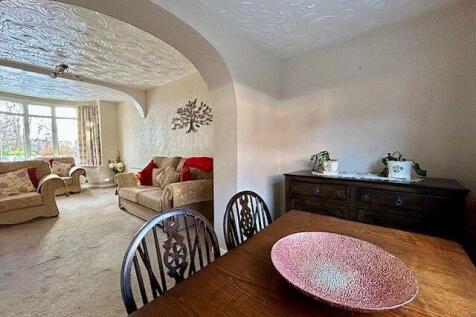 Lounge/Dining Area