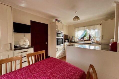 Kitchen/ Breakfast Room
