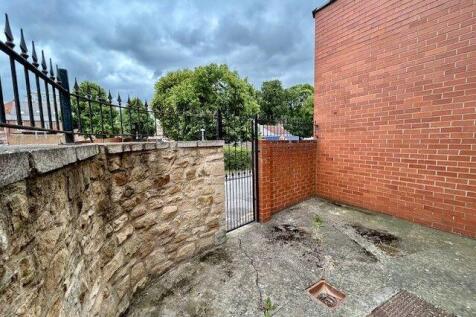 Enclosed Rear Yard