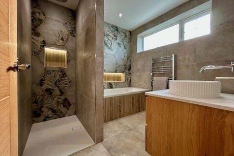 En-Suite Bathroom